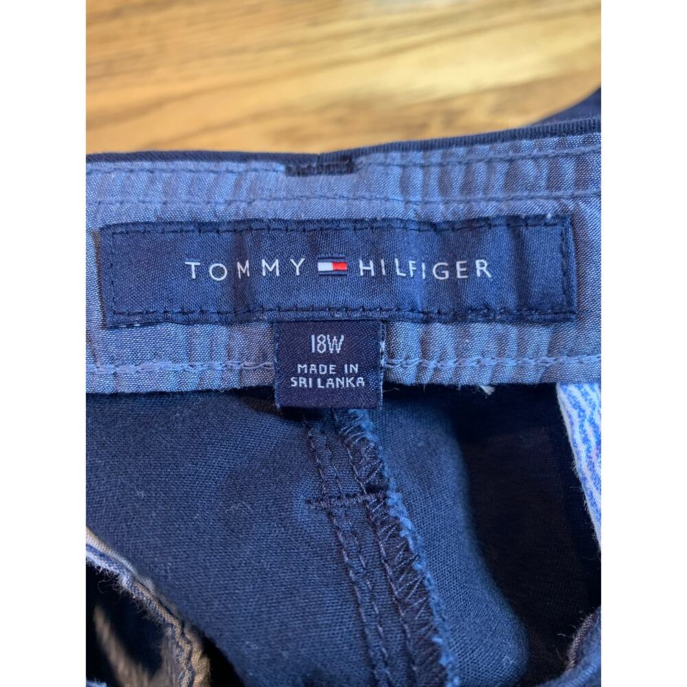 Tommy Hilfiger Women's 18W Navy Shorts Knee Length - Picture 5 of 8